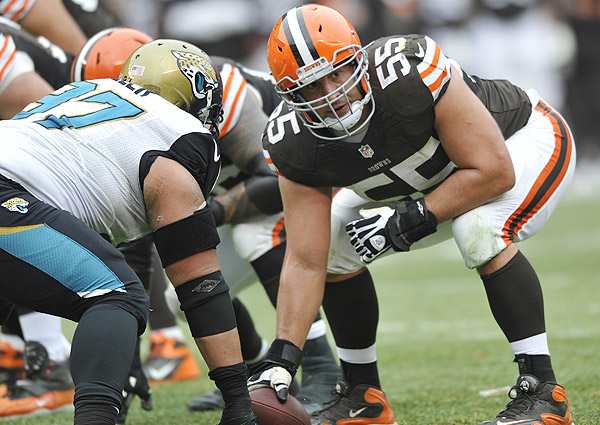 Cleveland Browns haven't made decision on Alex Mack offer from Jacksonville Jaguars